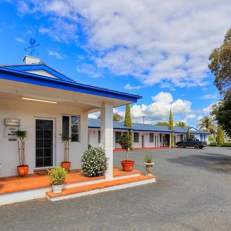 Colonial Motel & Apartments Янґ Екстер'єр фото