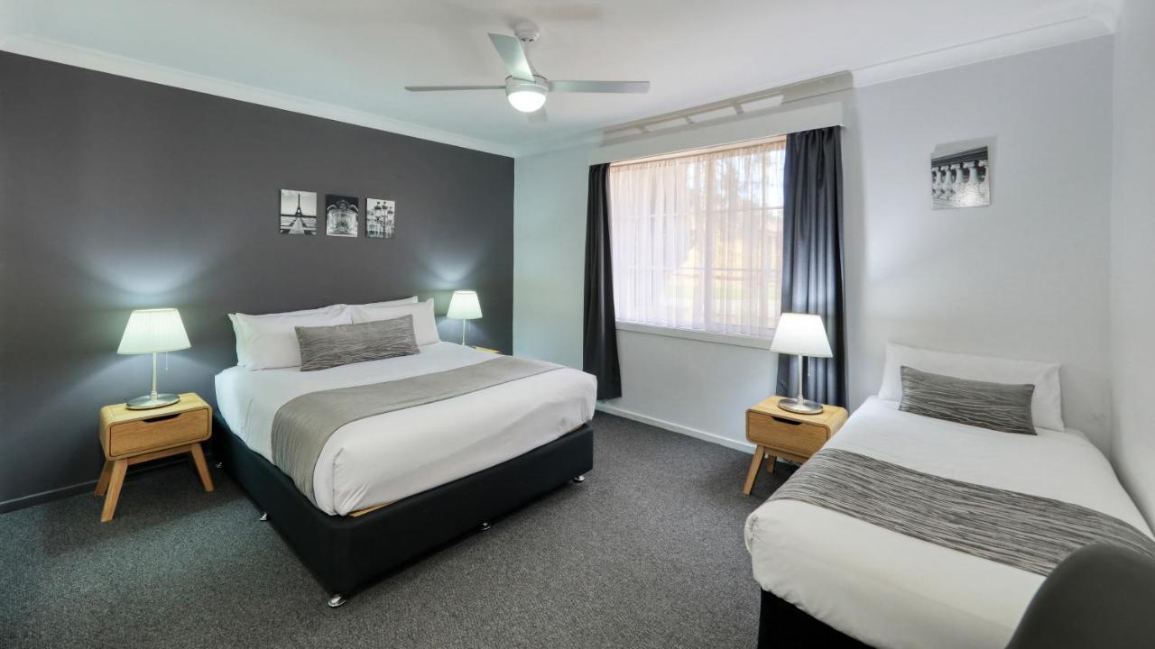 Colonial Motel & Apartments Янґ Екстер'єр фото